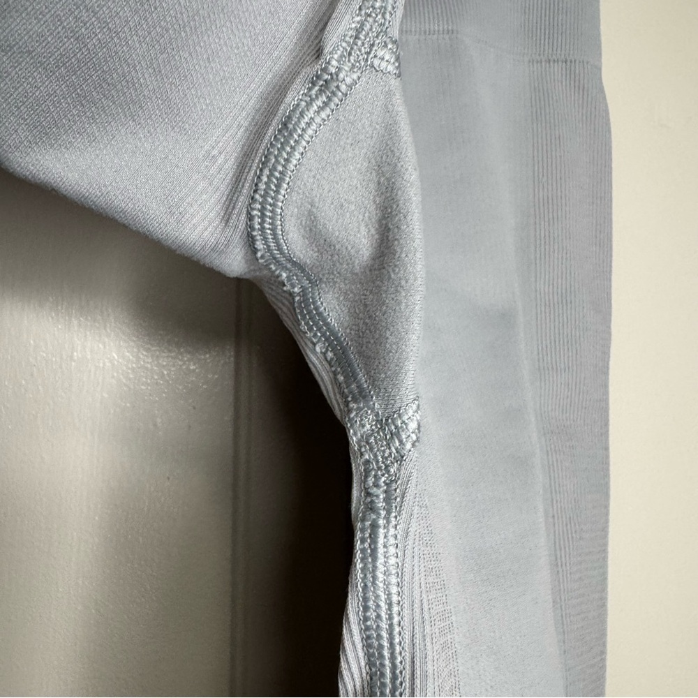 Lululemon Awakening Crop leggings Taryn Toomey 17". Sz 4. Gray. Ruched leg. - Picture 14 of 15